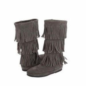 Gray Minnetonka Fringe boot size 9